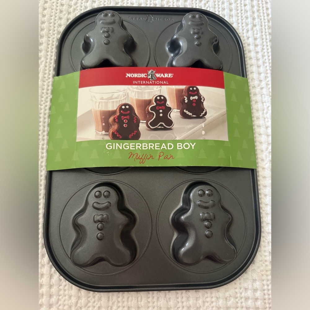 Nordic Ware Gingerbread Man Cupcake and Muffin Pan set